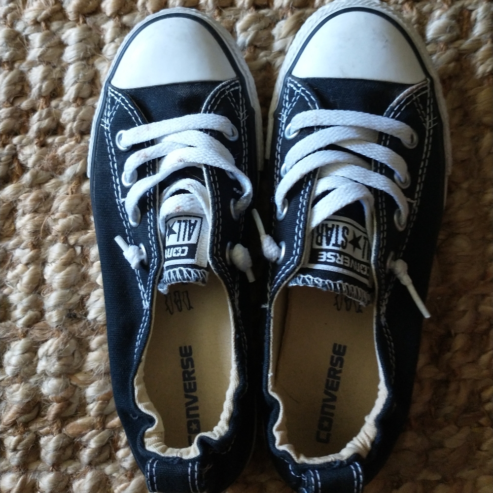 Like new and gently used girls Shoreline Converse